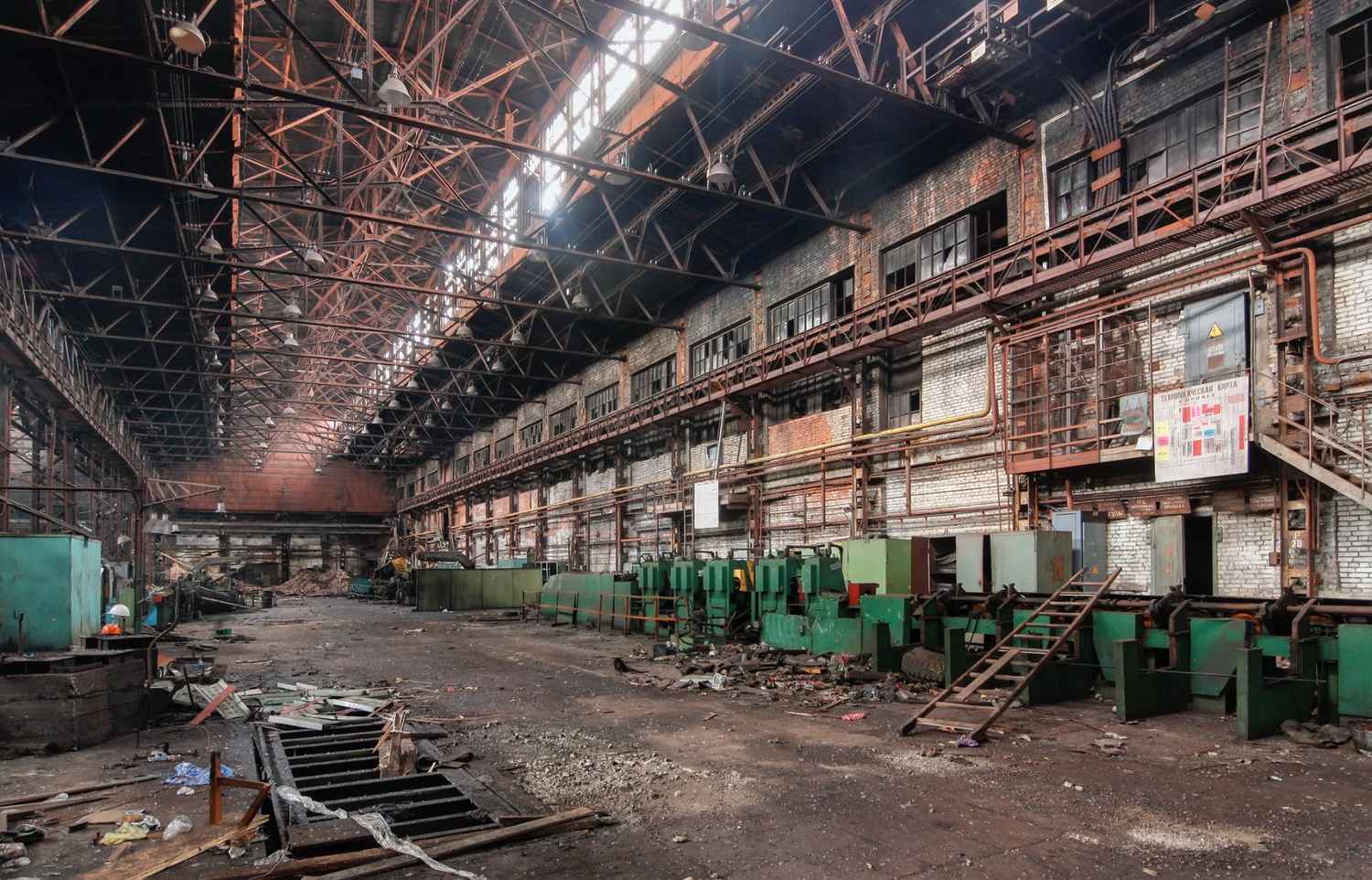 industrial-interior-of-an-old-abandoned-factory-2026-01-05-05-10-12-utc