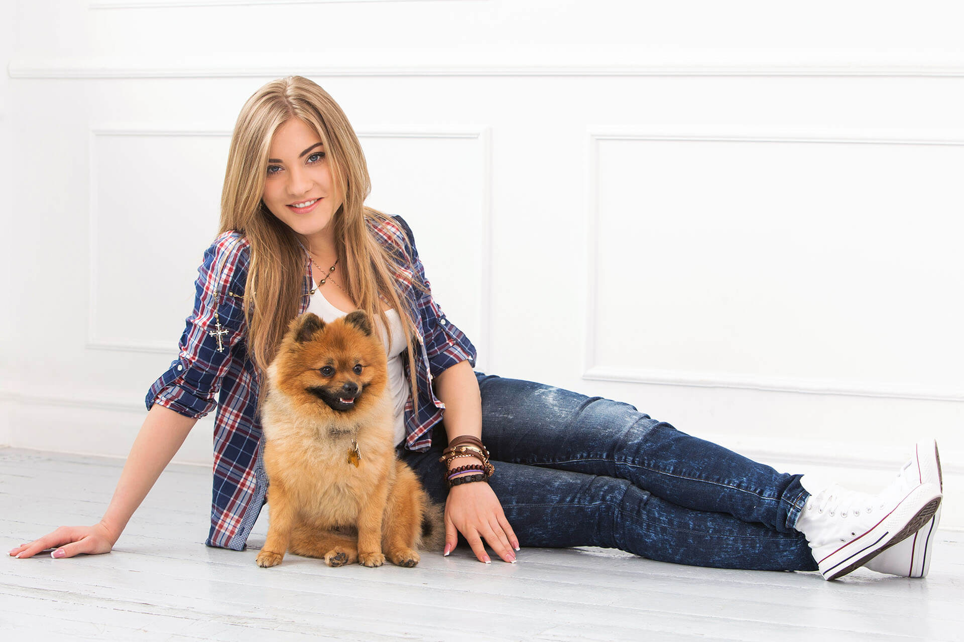 beautiful-woman-with-dog-2021-08-30-07-29-41-utc1