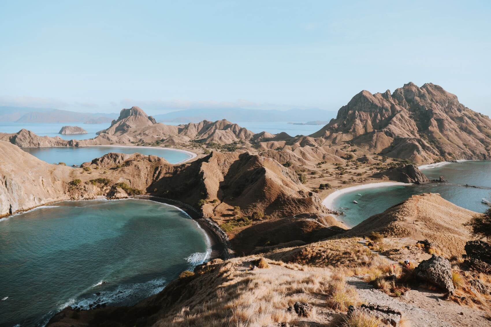 WHY BOOKING WITH A TRAVEL